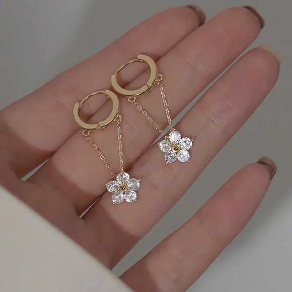 Sterling Silver Tassel Flower Simulated Diamonds Gold Earrings - Picture 1 of 6